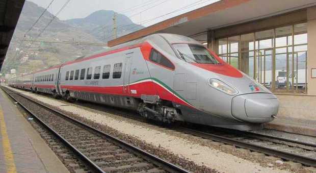 Investita dal treno nel bolognese, ritardi e caos sulle linee ferroviarie