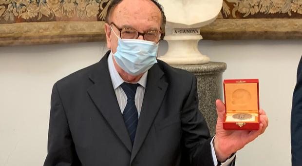 Ezio Luzzi, core de Roma: il radiocronista Rai premiato con una medaglia in Campidoglio
