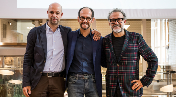 Da sinistra Stefano Ronzoni, Direttore MINI, Roberto Olivi, direttore comunicazione BMW e lo chef stellato Massimo Bottura