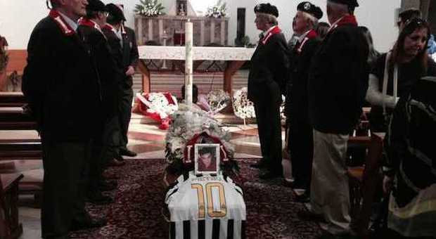 Chiesa gremita e picchetto d'onore per il funerale di Sarchiè a San Benedetto