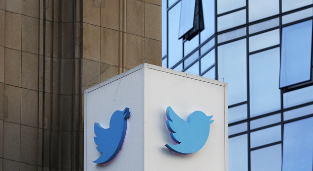 Twitter elimina bot e profili fake: "Reazione al Russiagate". E i politici perdono migliaia di followers