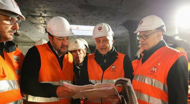 Metro C, il sindaco nel cantiere al Colosseo: «Avanti con i lavori, la stazione Farnesina sarà pronta nel 2032»