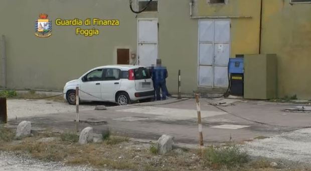 Foggia, gasolio agricolo venduto a un euro agli automobilisti: la Guardia di Finanza arresta due persone e ne denuncia 9