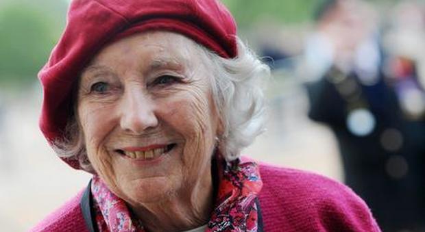 La cantante inglese Vera Lynn: il suo sorriso è stato sempre inossidabile