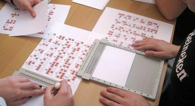 Melpignano è un comune inclusivo: i menu di bar e ristoranti riscritti in lingua braille
