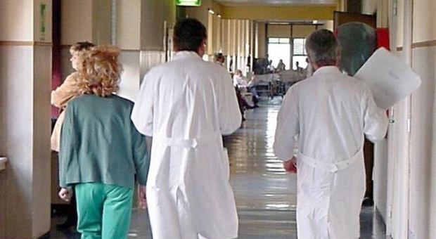 Elezioni comunali, medici e sanitari candidati. Ma la Asl avverte: «Vietato fare campagna elettorale in ospedale»