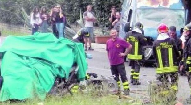 Scontro frontale di una Smart con furgone: muore ventenne di Valentano