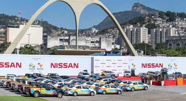 Una piccola parte dei 4.200 veicoli Nissan che sono stati forniti al comitato organizzatore olimpico per Rio 2016