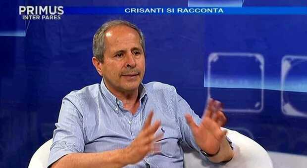 immagine Crisanti: «Omicron ormai non si contiene, il virus meglio circoli liberamente»