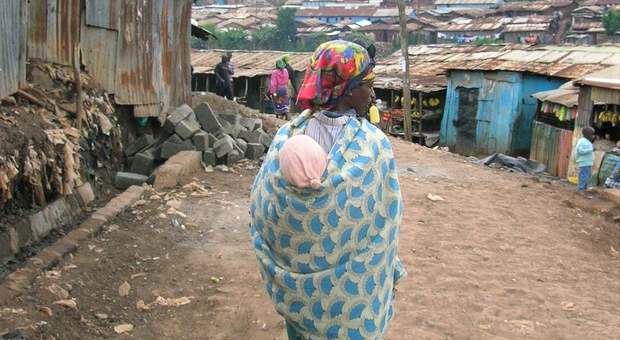 Il calvario delle donne povere in Africa, la prostituzione per far mangiare i figli