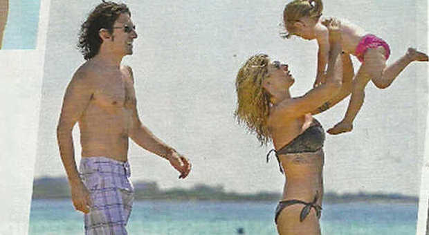Maddi Corvaglia, fisico da velina in vacanza con il marito e la piccola Jamie Carlyn