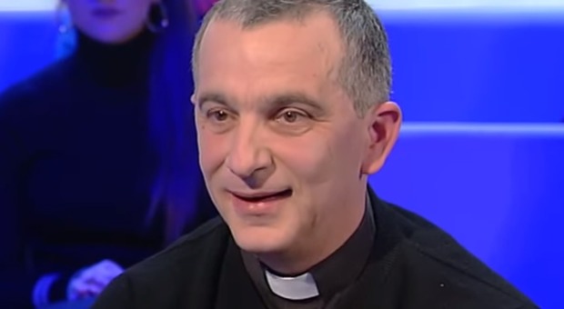 Don Nicola Filippi lascia parrocchia ai Parioli: «Motivi personali». Fedeli sconvolti, nessuno sa perché