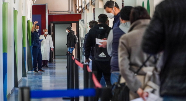 Vaccini a Napoli, open day Pfizer per le seconde dosi: disponibili tremila dosi tra Stazione marittima e Capodimonte