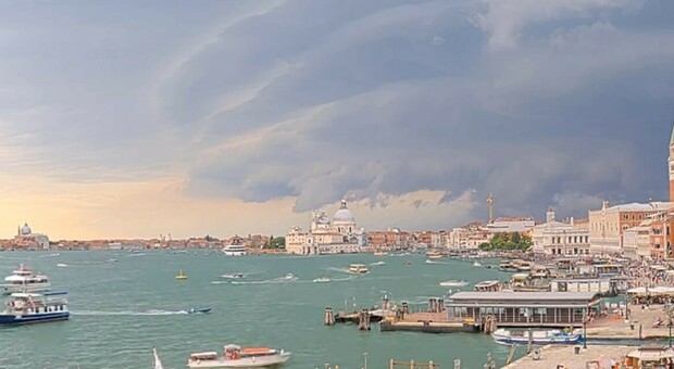 Maltempo, forti temporali in Veneto, colpiti Riviera del Brenta e Miranese. 130 richieste d'aiuto