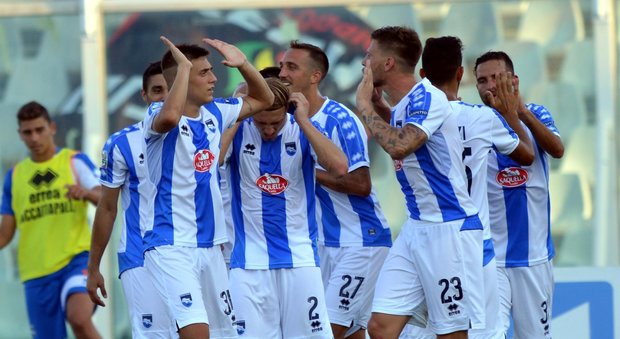 Serie B, goleada del Pescara: 5-1 al Foggia con il tris di Pettinari