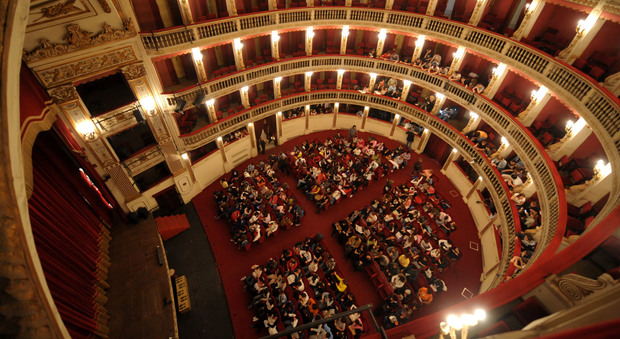 Lo Stabile è teatro nazionale, de Magistris: «Felici e orgogliosi»