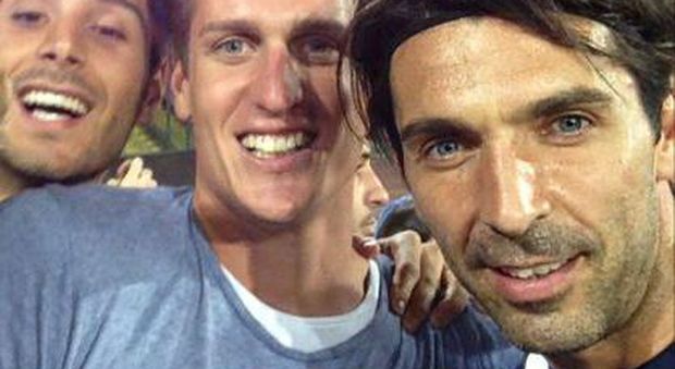 Gigi Buffon con Tommaso Negri e Vincenzo Renzuto