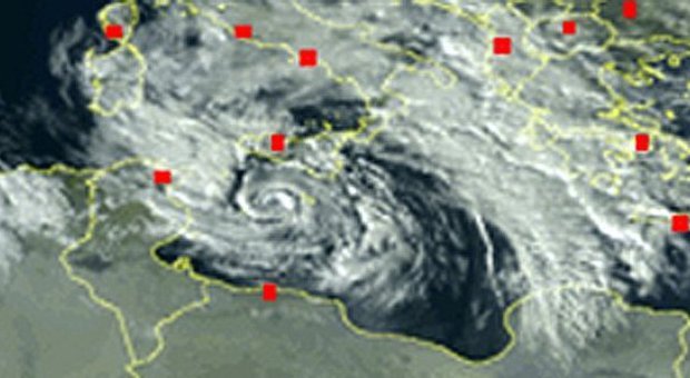 Maltempo, allarme rientrato in Sicilia per il ciclone. Mezza Italia allagata