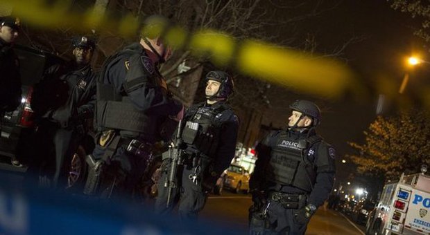 Agguato a Brooklyn: due poliziotti uccisi. «Vendetta per Brown e Garner»