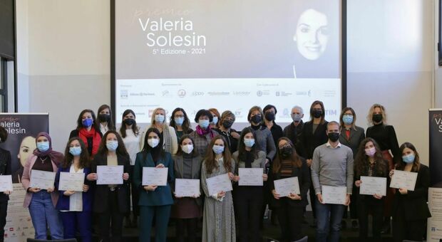 La madre di Valeria Solesin al premio dedicato alla figlia: «Così le vittime restano nella storia»