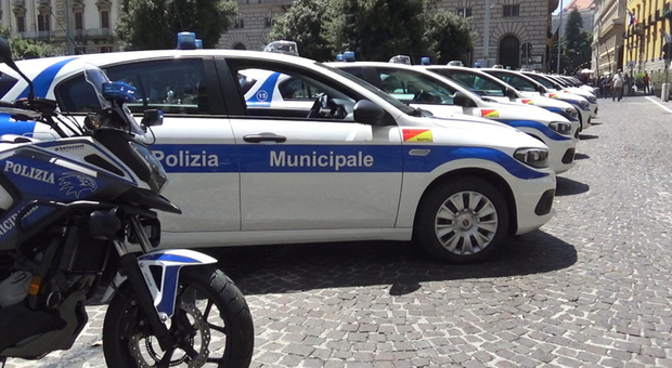 Napoli, evade dagli arresti domiciliari e fa un incidente a Via Caracciolo: arrestato 21enne