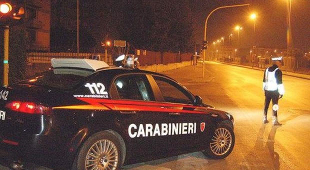Roma, fa prostituire ragazza 24enne e usa l'auto come camerino