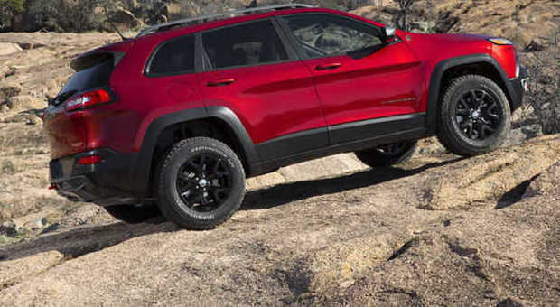 La nuova generazione di Jeep Cherokee in fuoristrada