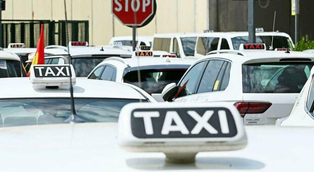 Sciopero dei taxi il 21 maggio per presunti favori a Uber. Il governo smentisce