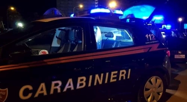 Cadavere di un uomo sul ciglio di una strada nel Milanese, lo trova un passante e chiama i soccorsi
