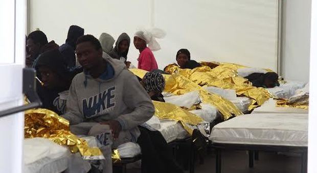 Migranti, in 137 sbarcati nel Salento: arrestati cinque scafisti