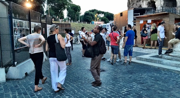 Colosseo, abusivi nel mirino arrestato un molestatore di turisti