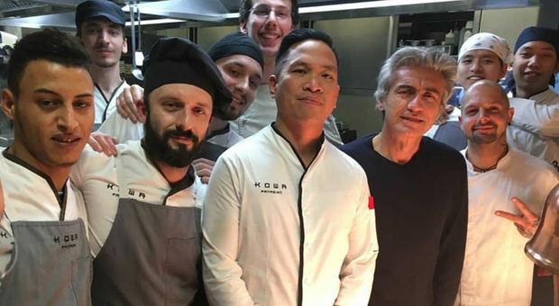 Ligabue, certe notti al... Kowa: cena e selfie con lo chef nel locale trendy di Milano