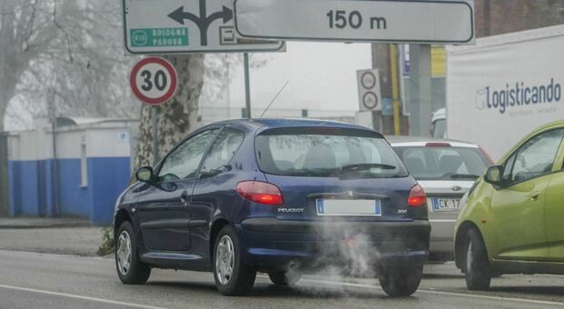 Misure anti smog, un'auto su cinque rischia di rimanere in garage