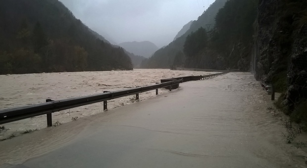 Esonda torrente: chiusa la regionale 251, comuni della Valcellina isolati