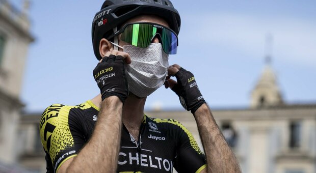 Simon Yates positivo al coronavirus, si ritira dal Giro d'Italia