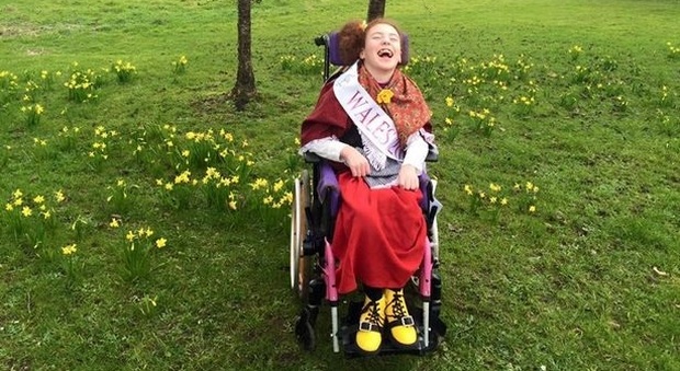 La 13enne affetta da paralisi cerebrale realizza il suo sogno: sarà reginetta