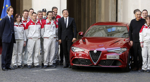 la nuova Giulia presentata al premier Matteo Renzi da John Elkann e Sergio Marchionne ed alcuni operai Alfa