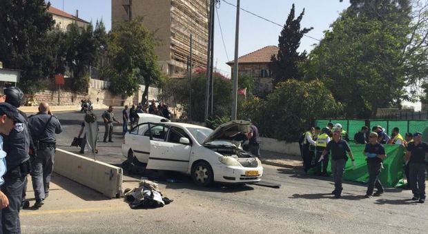Gerusalemme, attentato alla fermata del tram: morti 2 israeliani, ucciso il terrorista
