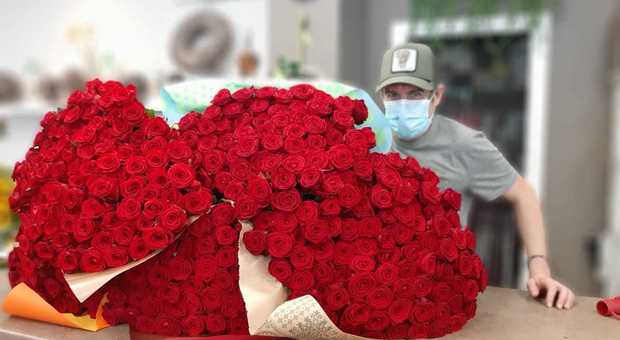 Caserta, dal corteggiatore misterioso 500 rose rosse per dire ti amo