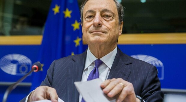 Draghi: «Un piano pubblico-privati contro il rischio di dissesti a catena»