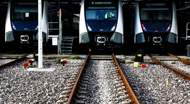 Metropolitana di Napoli, due giorni di stop per i test dei nuovi treni