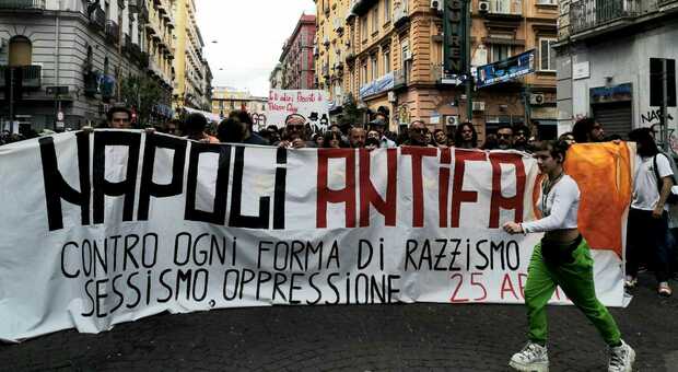 La manifestazione anfifascista a Napoli