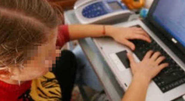 Cuneo. Adesca bambina di 10 anni su WhatsApp: diciottenne denunciato