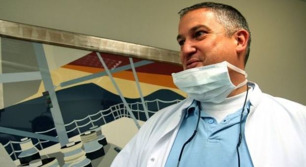 Dentista degli orrori condannato a 8 anni: ha mutilato 120 pazienti