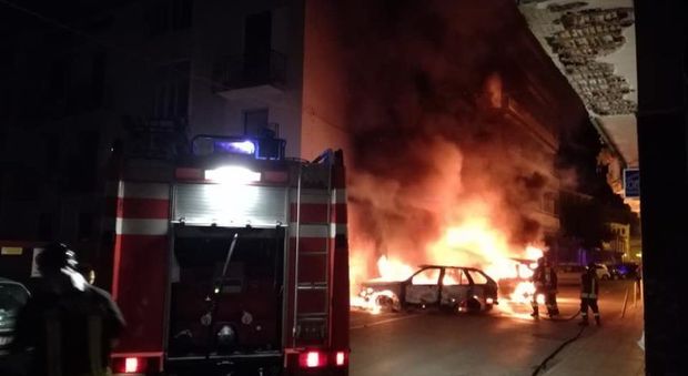 Auto incendiata a Battipaglia: indagano i carabinieri