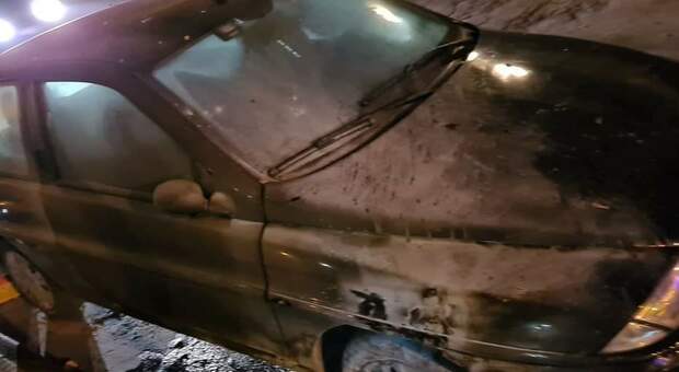 A Marano ingenti danni provocati dai botti: incendiata l'auto di un ex assessore