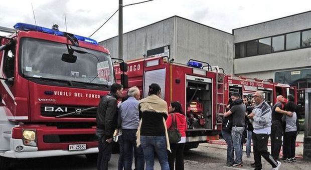 Pesaro, incendio nell'azienda di mobili: morto uno dei titolari