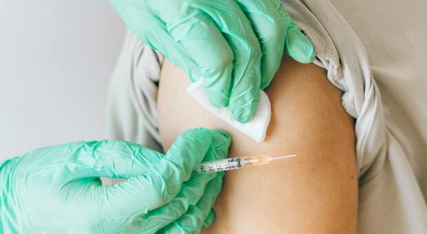 Vaccini anti-Omicron, somministrazioni negli hub territoriali ancora attivi