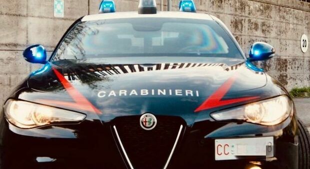 Evade dai domiciliari e aggredisce i carabinieri: arrestato