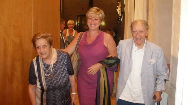 Elisa Cerocchi con i genitori, Maria Teresa e Riccardo